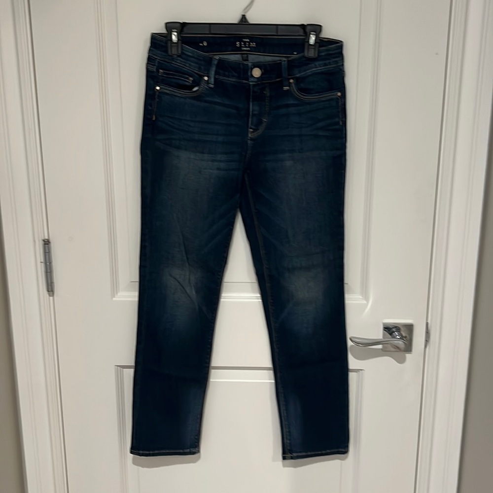 White House Black market the slim crop size 0